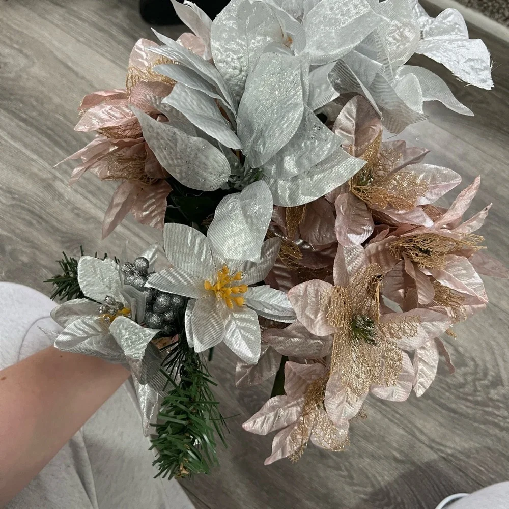 Fake Floral Pieces (9) - Picture 4 of 6